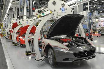 Ferrari, effetto Trump: prezzi in Usa aumentano del 10% per i dazi
