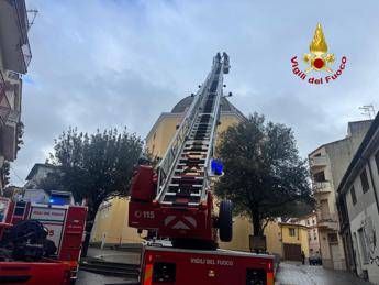 Fulmine si abbatte sulla croce di una chiesa nel nuorese
