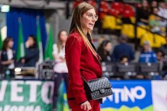 Ginnastica, Maccarani non è più dt della squadra di ritmica dopo caso maltrattamenti