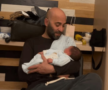 Giuliano Sangiorgi, la ninna nanna speciale per il figlio Michele – Video