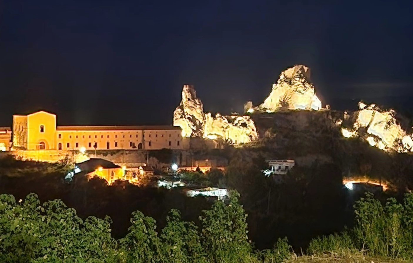 Caltanissetta. Italia Nostra: “I suggestivi ruderi del Castello di Pietrarossa finalmente illuminati”