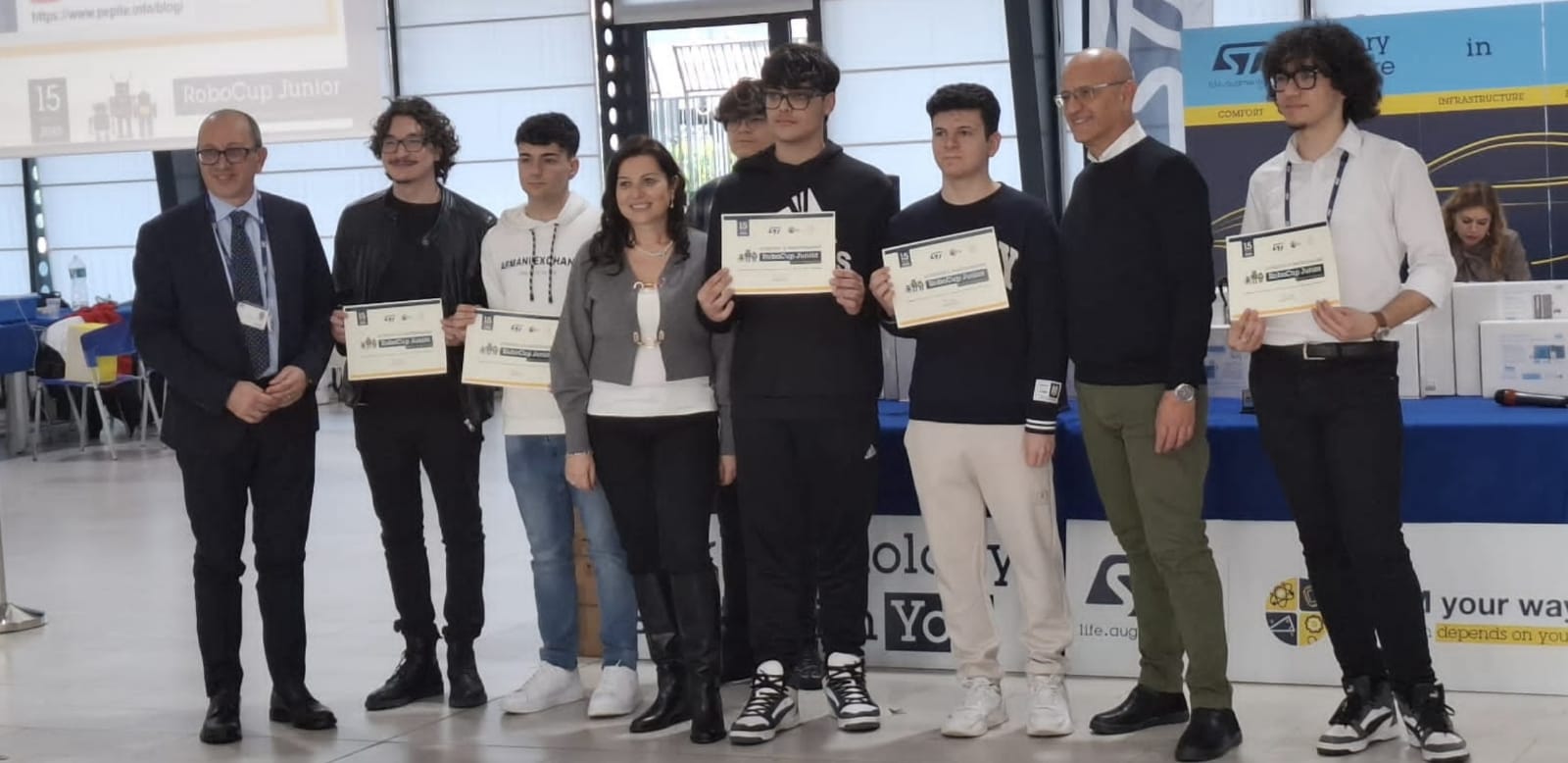 Caltanissetta, grande traguardo per gli studenti dell’ITET “Rapisardi-Da Vinci”: superano la selezione territoriale siciliana di Robocup Junior 2025