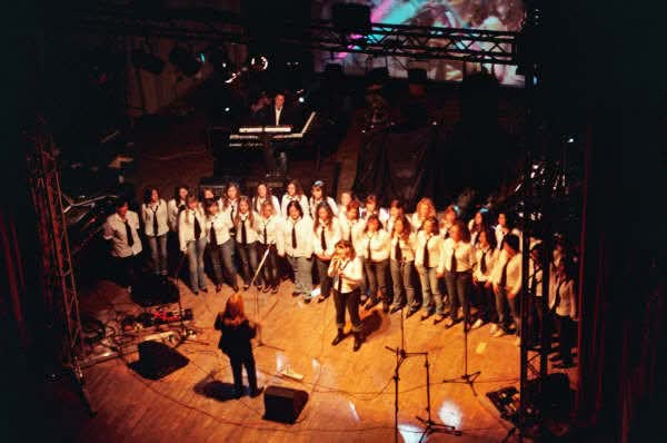 Caltanissetta. Emozioni e grande festa per i 25 anni del Coro Eutherpe del Liceo “Manzoni-Juvara”