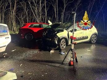 Incidente nel Comasco, scontro fra tre auto: 2 morti