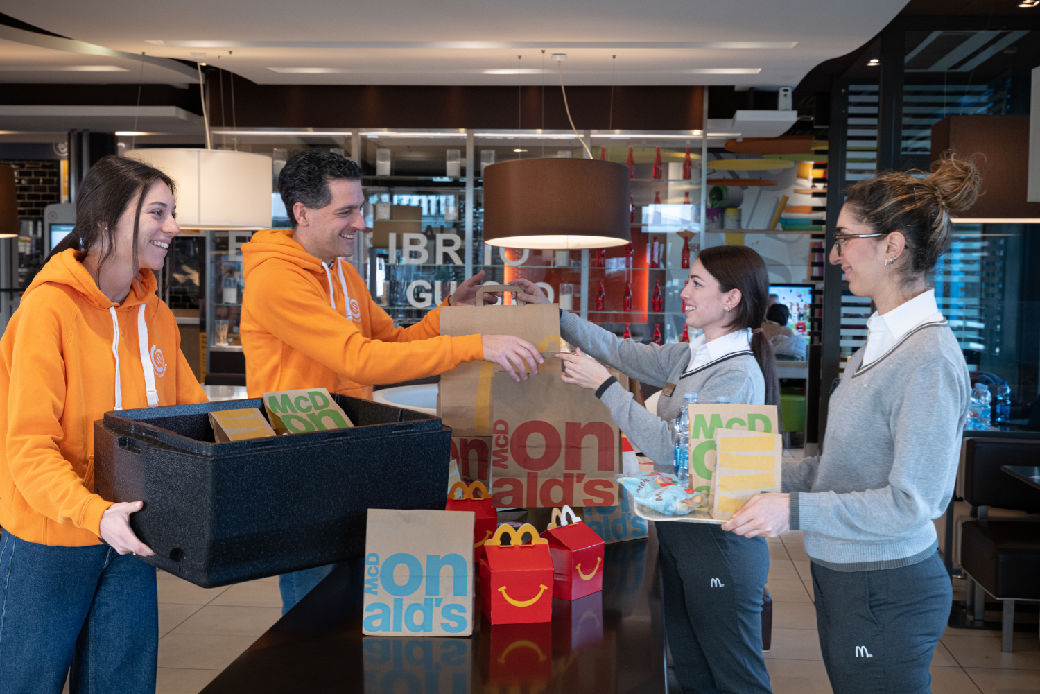 “Sempre aperti a donare”, la quinta edizione dell’iniziativa solidale arriva a Enna: 50 pasti caldi donati a settimana