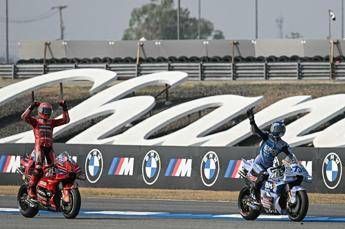 MotoGp Thailandia, doppietta dei fratelli Marquez: vince Marc, poi Alex. Bagnaia terzo