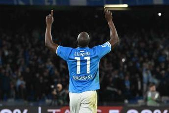 Napoli-Milan 2-1, gol di Politano e Lukaku: Conte resta nella scia dell’Inter