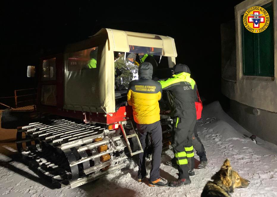 Tre giovani escursionisti bloccati da neve e freddo sull’Etna