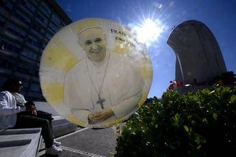 Papa Francesco, ancora “lievi miglioramenti” per il Pontefice: come sta