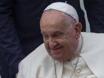 Papa Francesco verrà dimesso oggi dal Gemelli, due mesi di convalescenza a Santa Marta