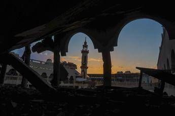 Raid di Israele su Gaza, la tregua è finita: “Oltre 330 morti”