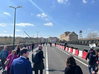 Roma, riapre il ponte dell’Industria. Salvini all’inaugurazione: “Frutto di lavoro di squadra”