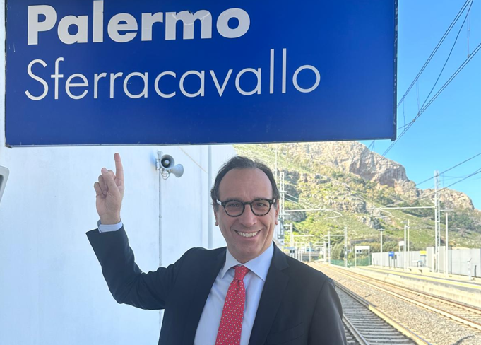 Sicilia, Aricò: “Dal 25 aprile aumentano i treni che fermano a Sferracavallo. Tra Regione e Trenitalia sinergia che arricchisce il servizio”