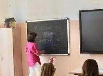 Scuola, stretta di Valditara: “In un prossimo Cdm arresto in flagranza per chi aggredisce i prof”