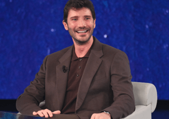 Stefano De Martino: “Ho comprato casa ai miei genitori”. La confessione a ‘Cinque Minuti’