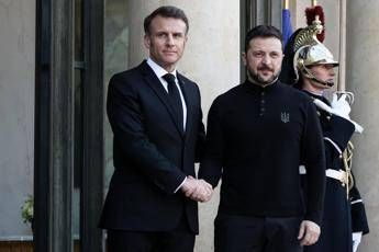 Ucraina, Macron vede Zelensky: “Russia accetti tregua 30 giorni senza precondizioni”