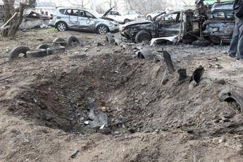 Ucraina, Russia attacca Dnipro: 4 morti in un raid