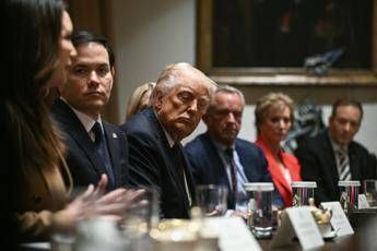 Ucraina, Trump: “Parliamo di centrale di Zaporizhzhia, presto accordo per terre rare”