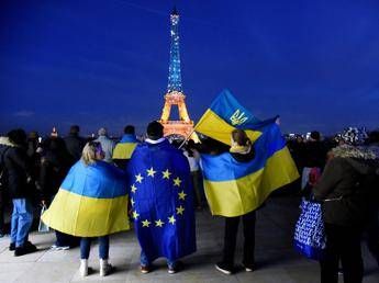 Ucraina, oggi vertice a 31 a Parigi: quattro nodi per i leader ‘volenterosi’