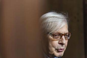 Vittorio Sgarbi ricoverato al Gemelli, l’amico Veneziani: “Depressione alleata della malattia”