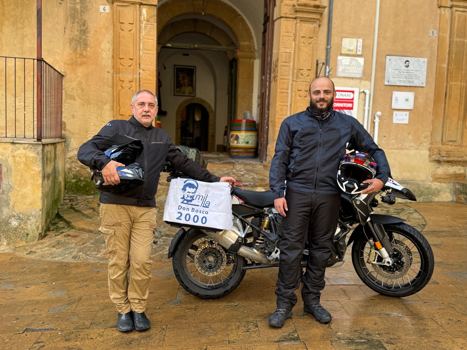 Da Palermo a Dakar in moto per costruire un dispensario medico in Senegal