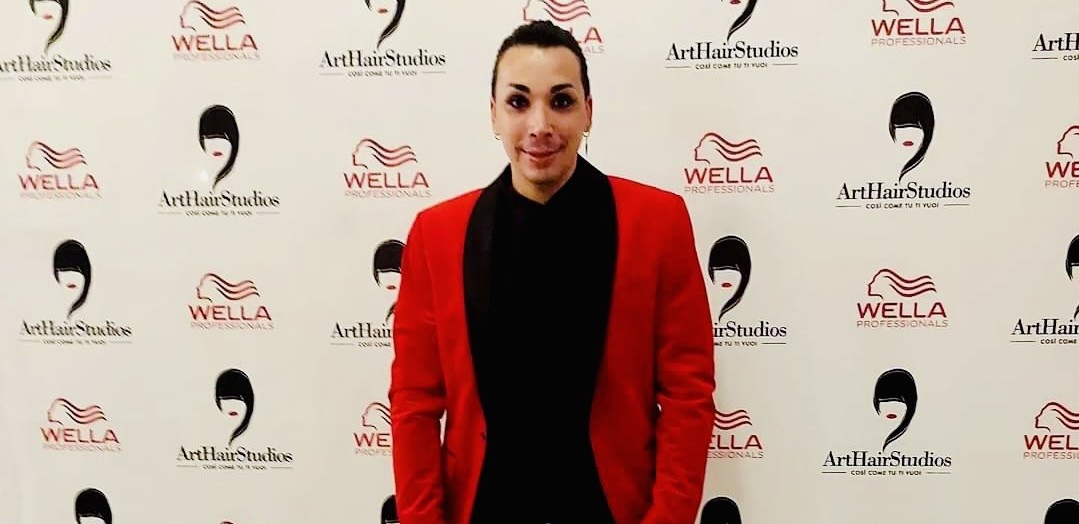 L’animatore trasformista nisseno Mr. Cubanito festeggia i suoi 34 anni a Madrid con gli animatori del Rimini Village