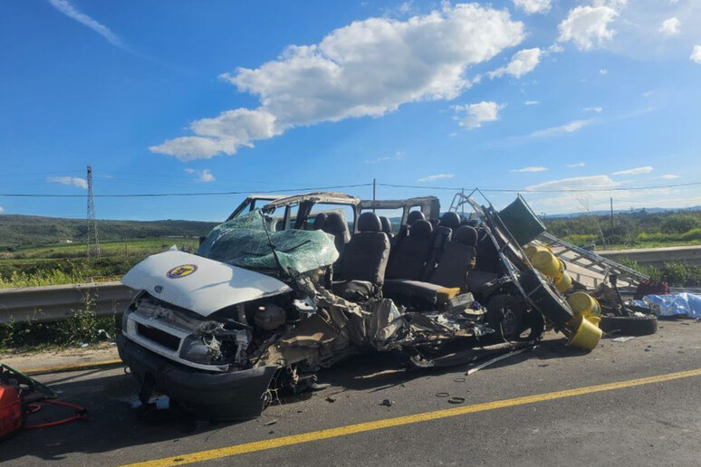 Incidente stradale nel Siracusano: perdono la vita tre braccianti agricoli che stavano tornando a casa dopo una giornata di lavoro