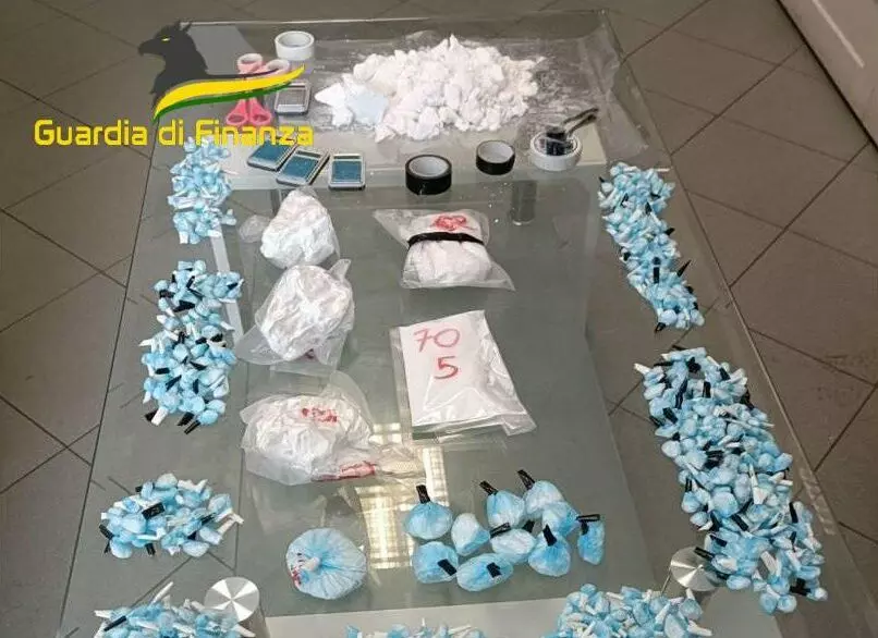 Palermo, scoperta centrale domestica di crack alla Noce