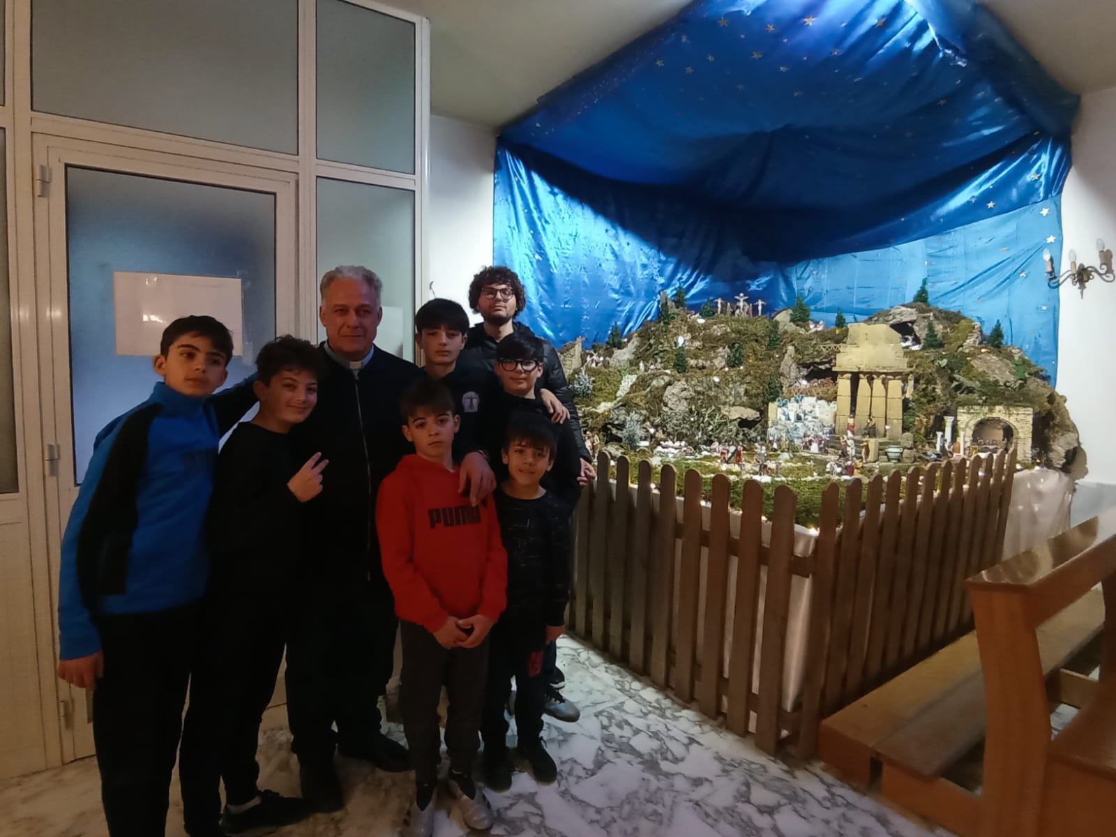 Mussomeli, i giovani  e il “Presepe di Pasqua” nella parrocchia di Cristo Re (IL VIDEO)