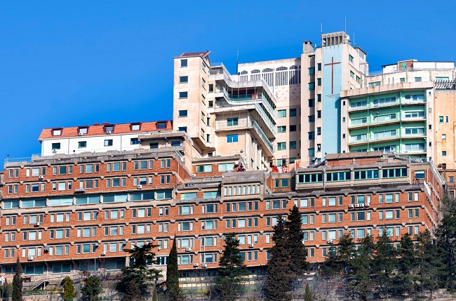 Incendio all’Oasi di Troina. Rogo domato dai Vigili del Fuoco, solo danni materiali