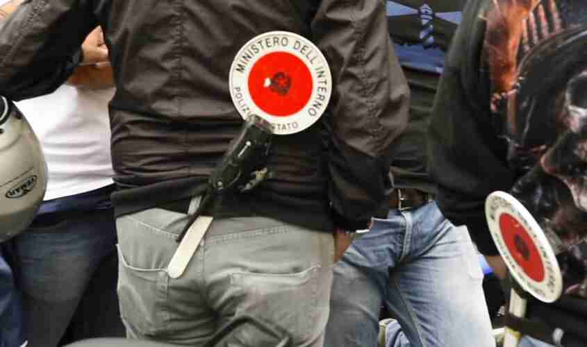 Droga. A Catania arrestato dai “Falchi” della Polizia spacciatore trovato con 37 kg di cocaina a casa