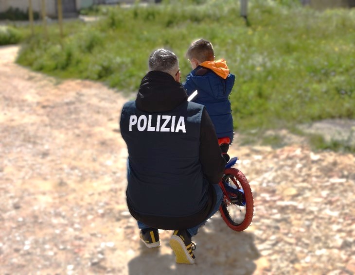 Niscemi. Sequestro di materiale rubato, denunciati due ricettatori: tra gli oggetti trafugati anche una bici restituita dai poliziotti a un bimbo