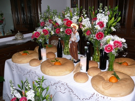 Mussomeli, Fratres e Misericordia: “Aggiungi un posto a tavola”. Organizzano “li vicchiariaddi di San Giuseppi”. Domenica a “Cristo Re”