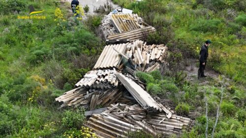 Sequestrata a Crotone una discarica abusiva con 6 tonnellate di amianto