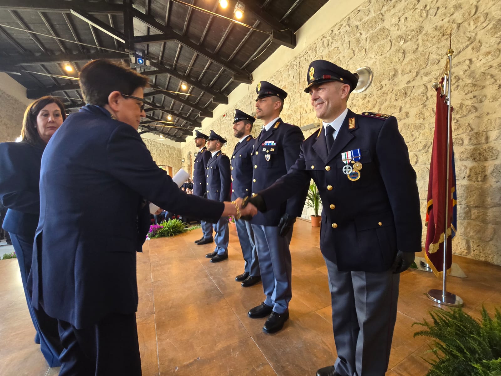 Caltanissetta, i poliziotti premiati in occasione del 173° Anniversario della fondazione della Polizia di Stato