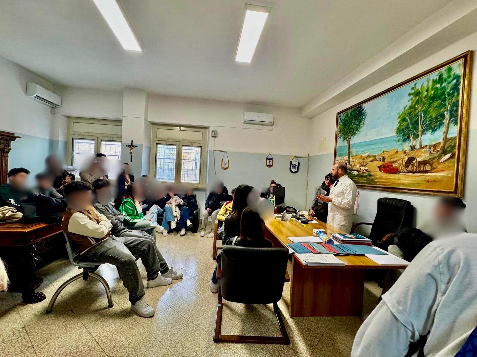 Percorso nazionale di Biologia con curvatura biomedica per gli studenti del “Carafa” di Mazzarino e Riesi all’Ospedale Vittorio Emanuele di Gela