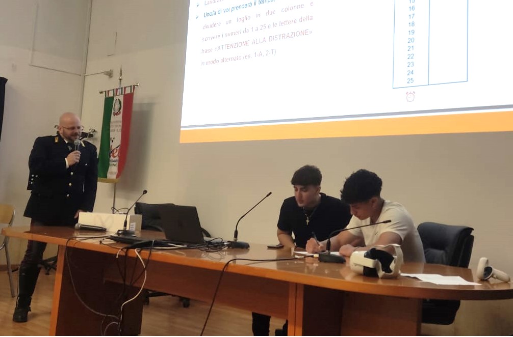 Caltanissetta. La Polizia Stradale ha incontrato gli studenti del “Rapisardi” nell’ambito del progetto Icaro 2025