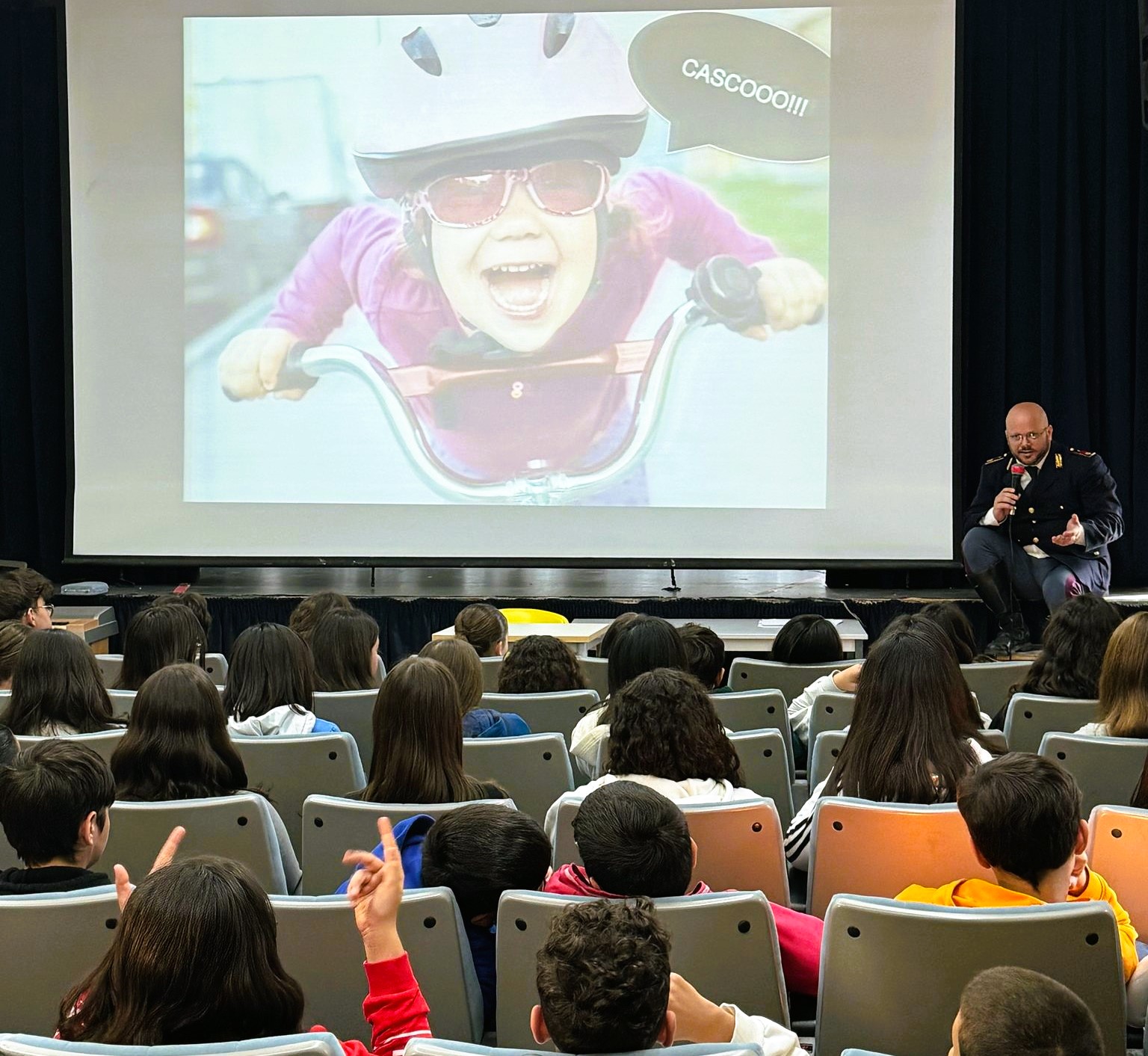 Caltanissetta. La Polizia Stradale promuove il progetto “Sicuri in bicicletta” in sinergia con gli alunni della scuola media “Verga”