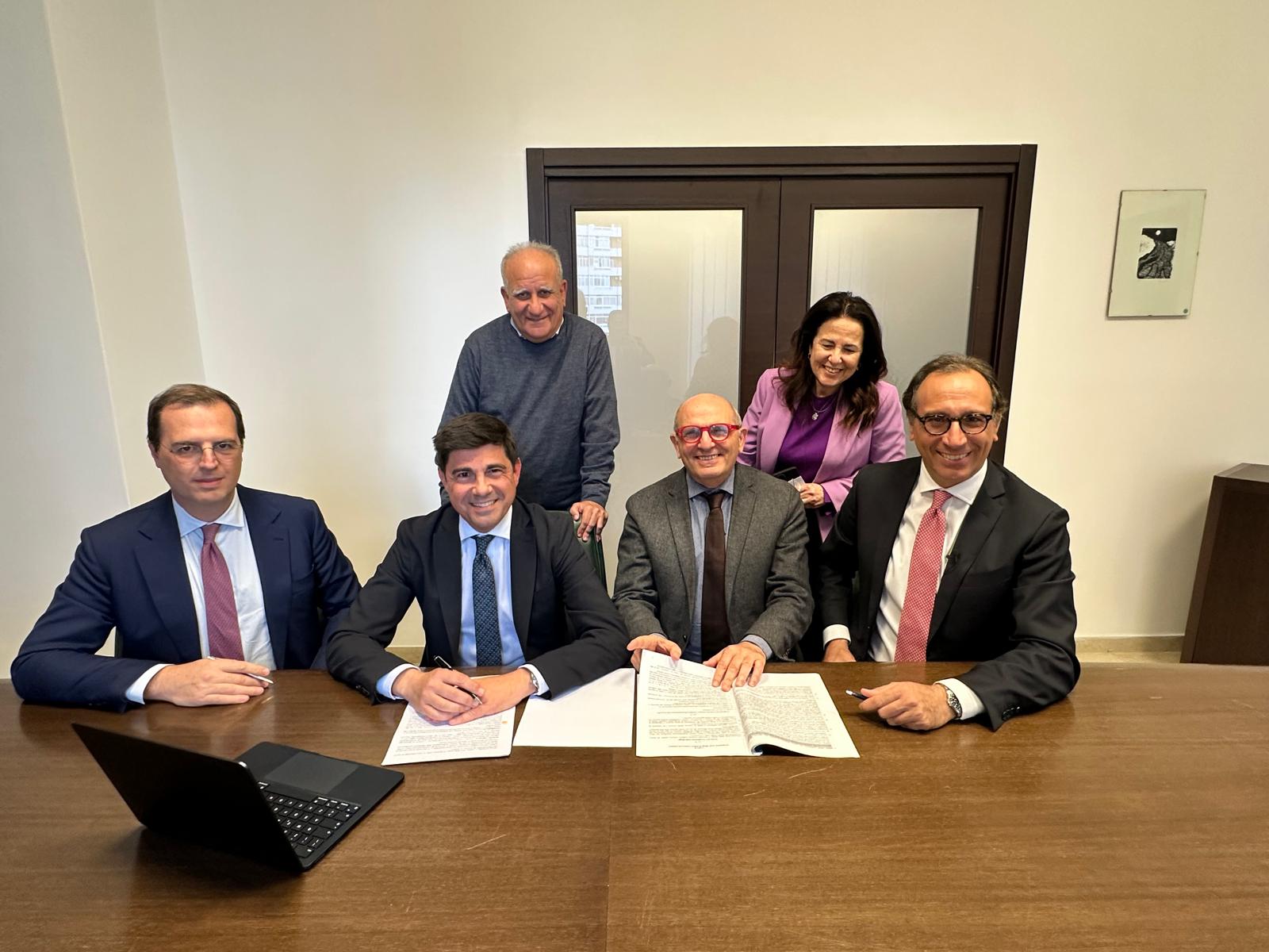 Sicilia. Firmato il contratto per i servizi “in house” dell’Ast. Schifani: «Dopo il salvataggio dell’azienda adesso il rilancio»