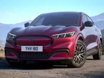 Ford Mustang Mach-E 2025: più spazio, nuovi colori