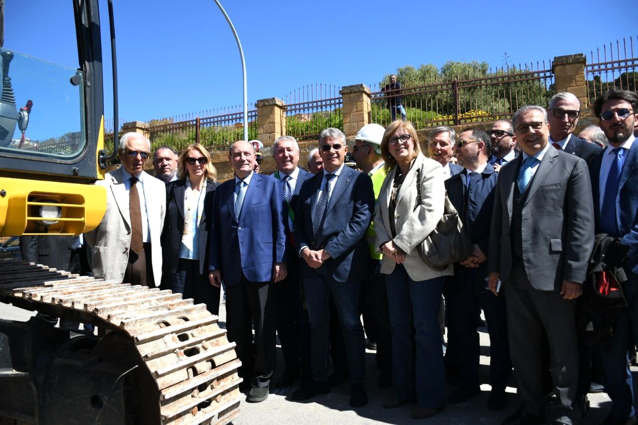 Agrigento, Schifani inaugura il cantiere per il rifacimento della rete idrica: «Passo decisivo per migliorare la qualità della vita in questa città»