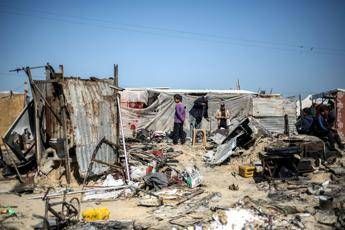 Gaza, nuovi raid israeliani nella notte. Media: “Pesanti bombardamenti a Khan Younis”