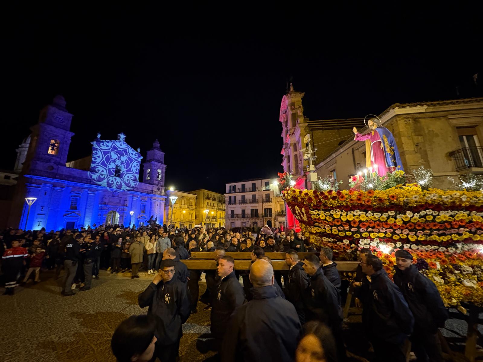 Caltanissetta. I riti della Settimana Santa 2025 aperti dalla “Processione di Gesù Nazareno”: l’abbraccio del popolo nisseno  nel cuore della città