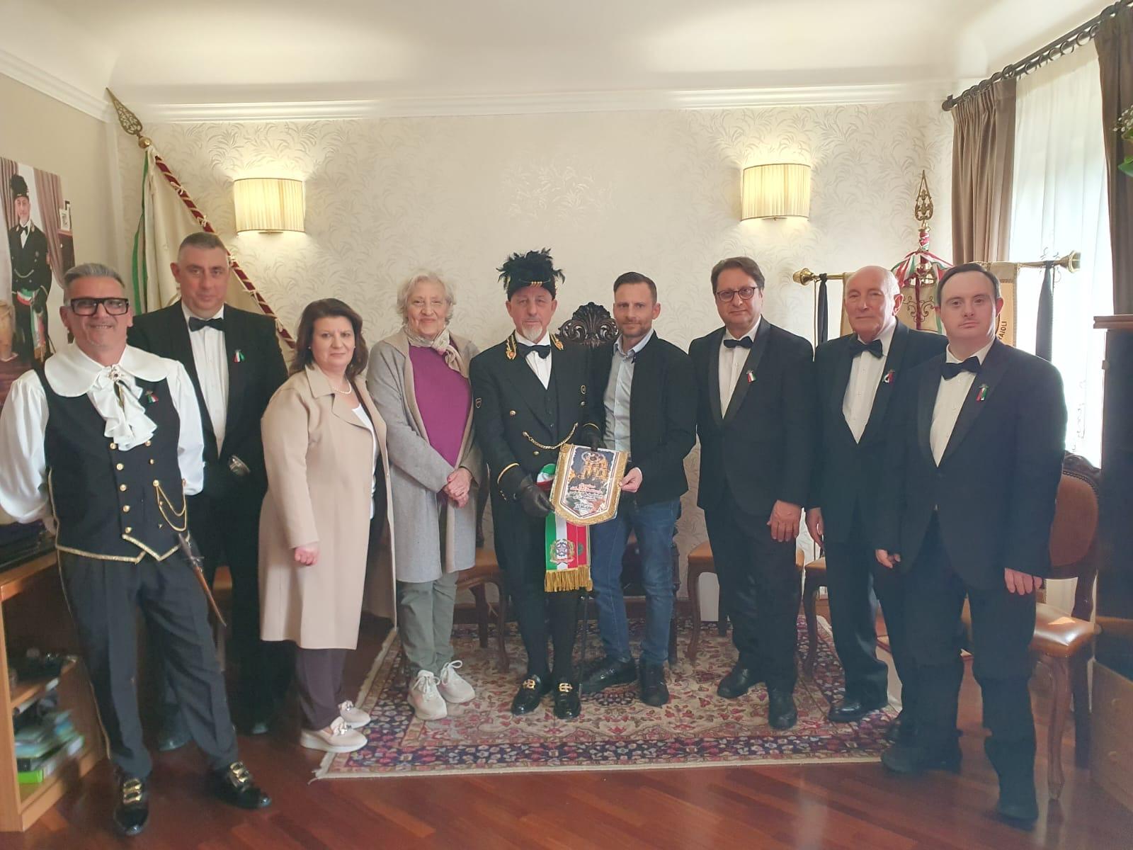Caltanissetta. Emozioni per gli allievi dell’Agenzia MyEAP in processione con la Real Maestranza