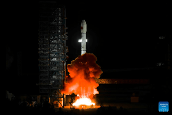 La Cina lancia con successo il nuovo satellite per la rilevazione dati Tianlian II-05