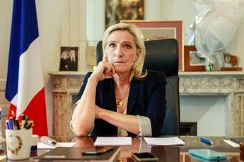 Marine Le Pen a congresso Lega: “Non cederemo mai a violazione della democrazia”