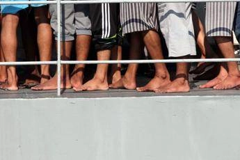 Migranti, rispetto per la donna nella lista di ‘doveri’ per chi arriva: la proposta FdI