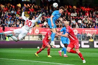 Monza-Napoli 0-1: McTominay aggancia l’Inter in testa alla classifica