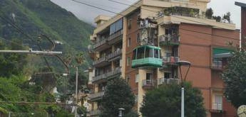 Napoli, si rompe cavo: funivia sospesa e passeggeri bloccati