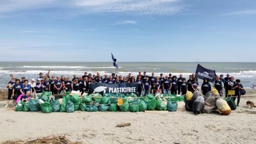 Sicilia, rimossi quasi 18mila chili di rifiuti dai volontari Plastic Free per l’Earth Day 2025